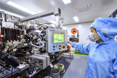 遠(yuǎn)東電池助力華晨新日新能源汽車下線，技術(shù)開發(fā)譜寫合作新篇章